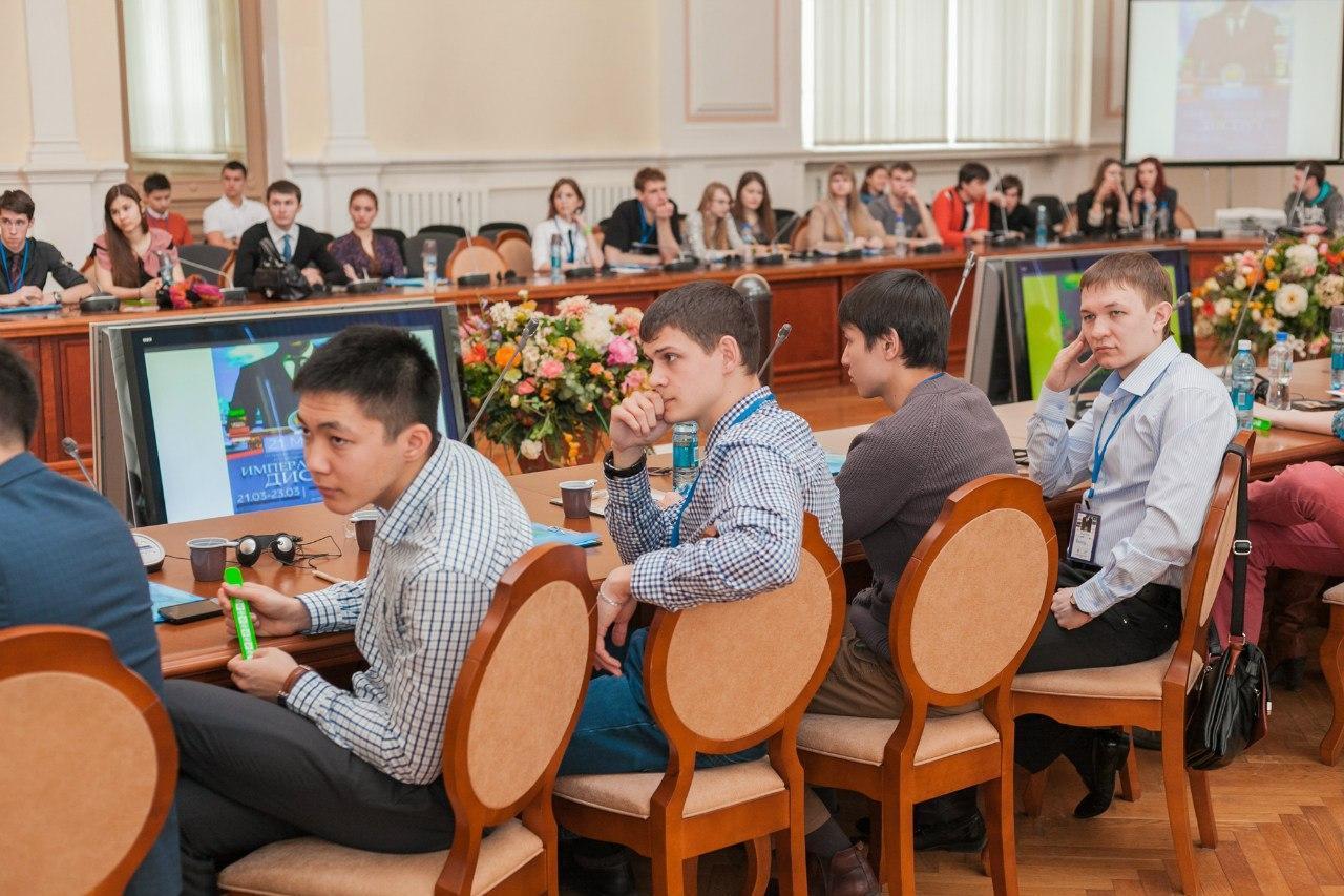 Студенты ТУСУРа приняли участие в «Императорском диспуте»