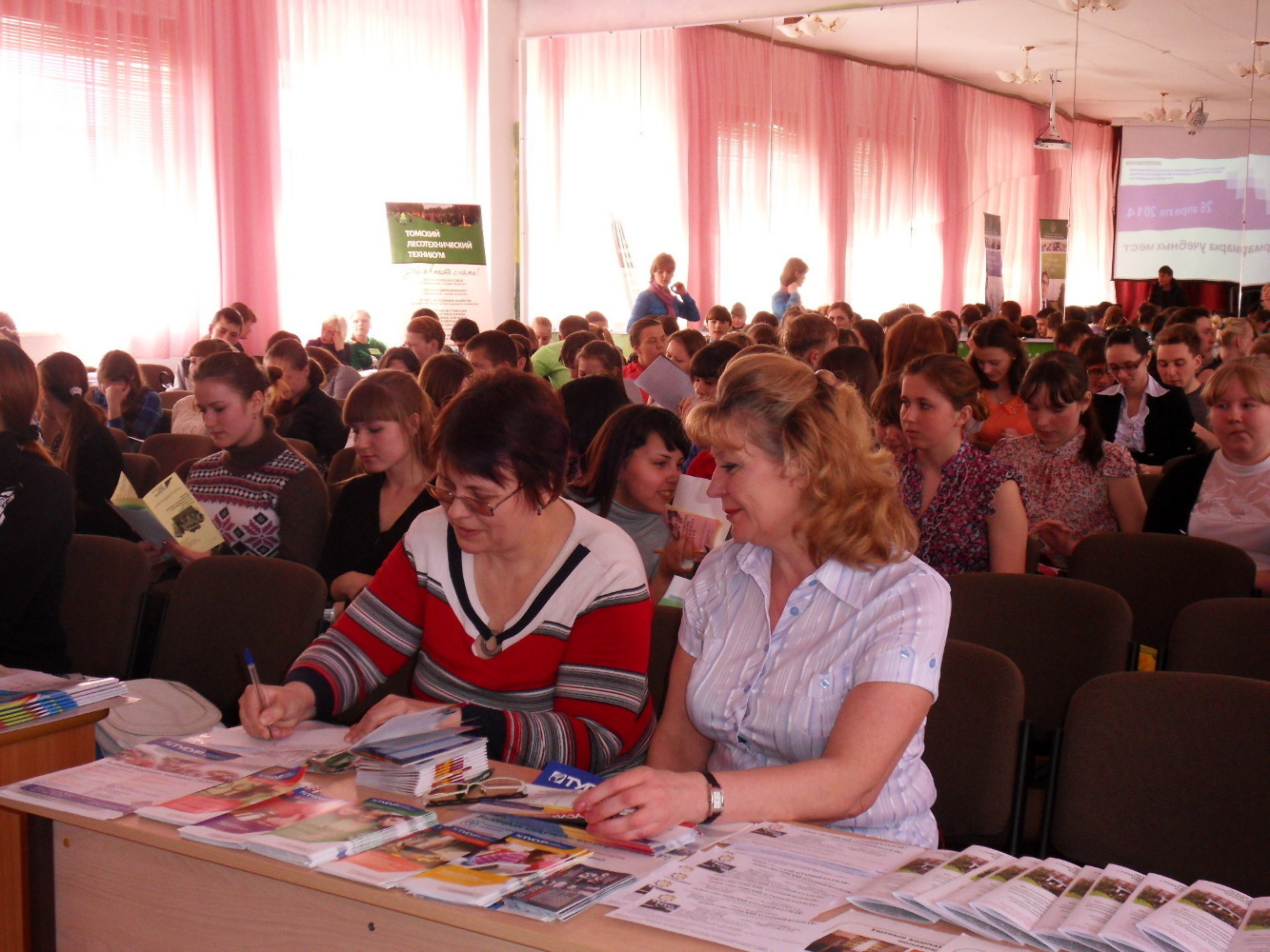 Представители РКФ ТУСУР приняли участие в ярмарке учебных мест для старшеклассников Бакчарского района и города Кедрового