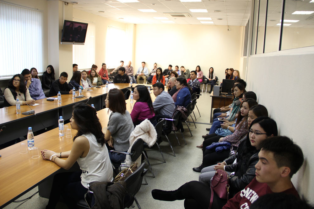 5 сентября в СБИ в рамках 13-ой пленарной встречи Сети главных городов Азии состоялась встреча томских студентов из Монголии с заместителем мэра города Улан-Батор Цэйэн Энхцэнгэл