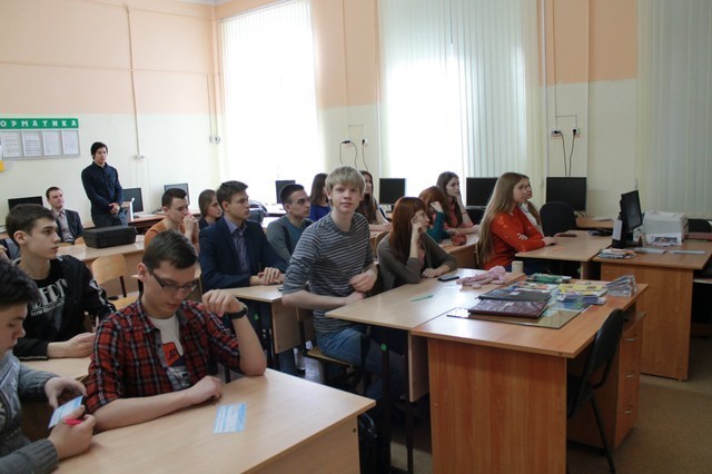 Представители ТУСУР провели мастер-класс для старшеклассников в рамках школьного Фестиваля науки