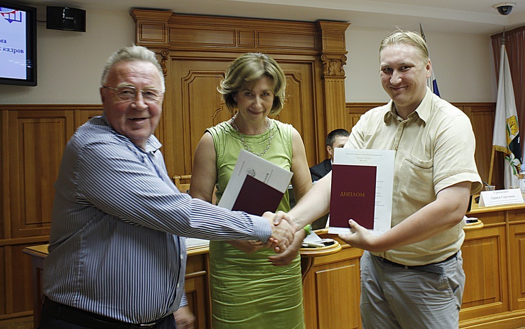 Сотрудникам ТУСУР – выпускникам Президентской программы – были вручены дипломы