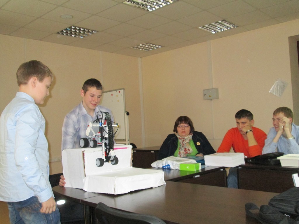 На базе ТУСУР организован один из первых за Уралом STEM-центров по направлению робототехника