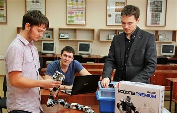 Пресс-релиз от 13 ноября 2014г. Студенты ТУСУР собрали робота-змею, чтобы исследовать и совершенствовать механику движения роботов