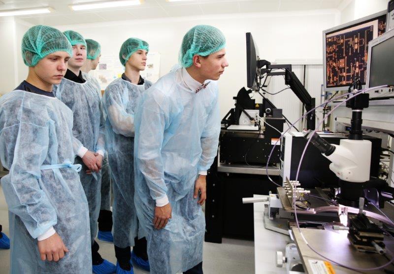 Пресс-релиз от 02 марта 2015г. В конце февраля томские школьники впервые побывали на экскурсии в НОЦ «Нанотехнологии» ТУСУР