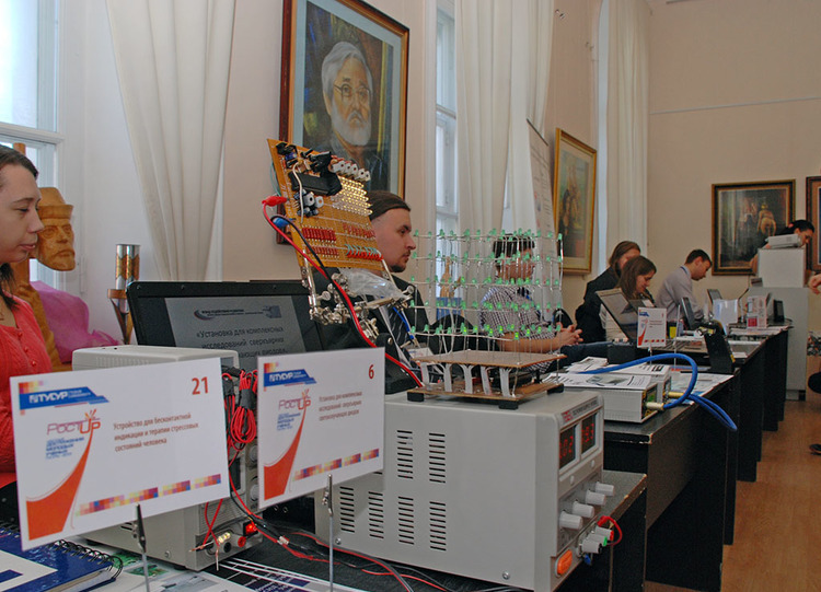 Второй день работы выставки научных достижений молодых учёных ТУСУРа «РОСТ.up!»