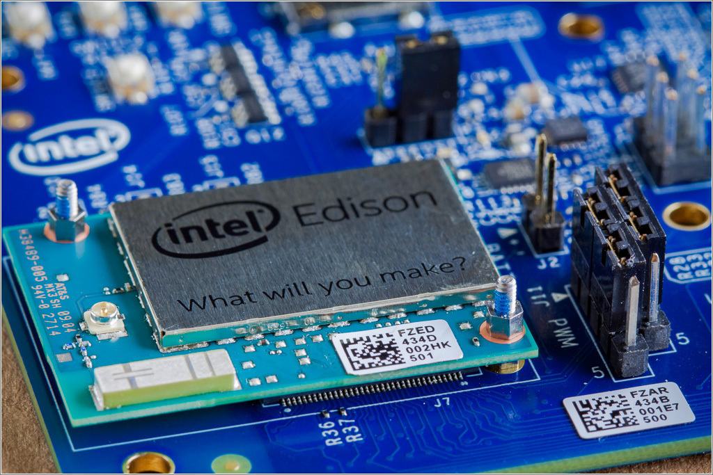 Прошивки intel. Intel Эдисон. Интел Эдисон. Intel Edison + mq135. Intel Edison лого.