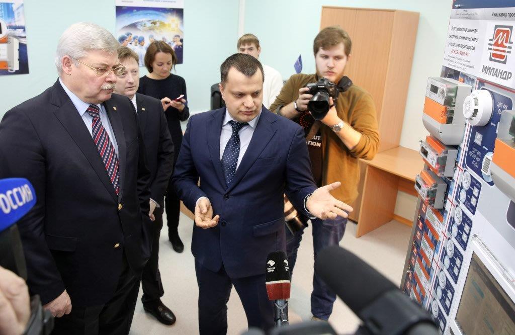 ТУСУР и АО «ПКК Миландр» представили губернатору Томской области совместную разработку
