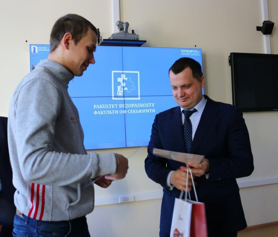 Студентам ТУСУР вручены сертификаты компании «Миландр»