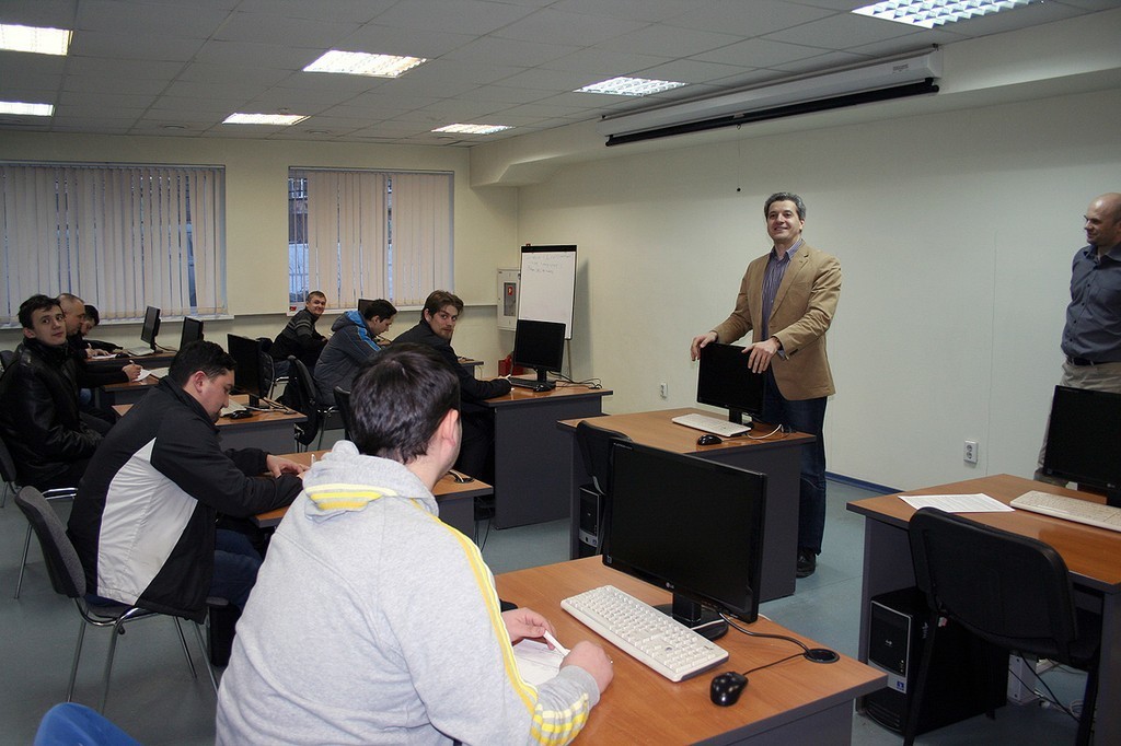 В Центре международной IT-подготовки прошло вручение документов выпускникам курсов повышения квалификации.