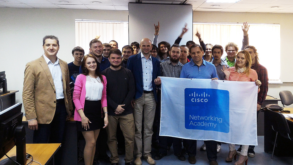 В Сетевой академии Cisco ТУСУР состоялось торжественное вручение международных сертификатов Cisco студентам группы 432 кафедры АСУ