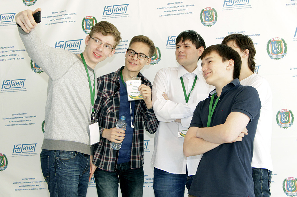 Белые хакеры ТУСУРа провели на IT-форуме в Ханты-Мансийске соревнования по правилам CTF