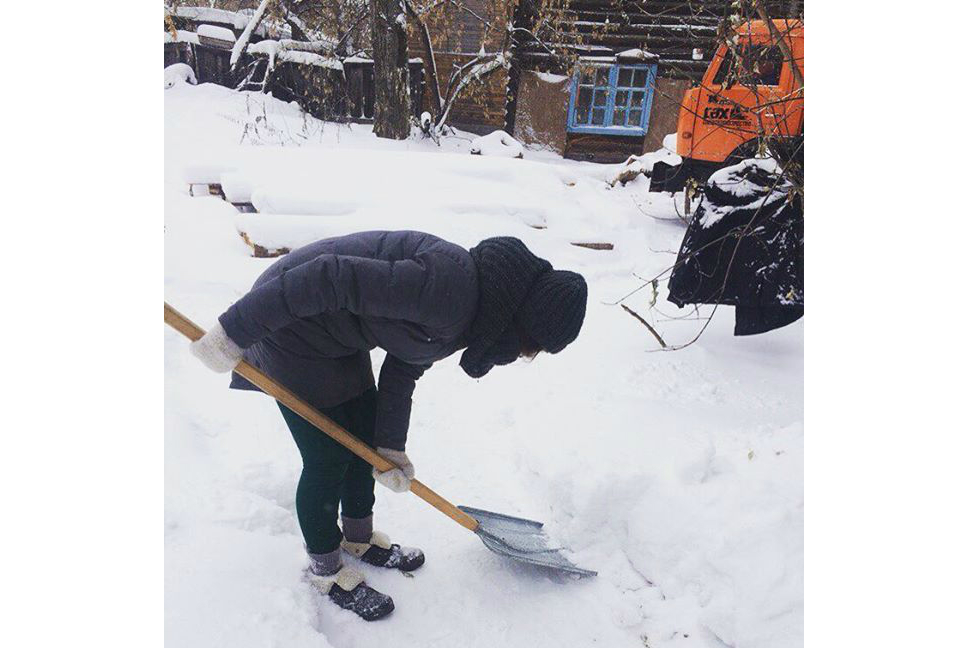 Пресс-релиз от 10 января 2017 г. Волонтёры ТУСУРа помогают городу в очистке дворов от снега