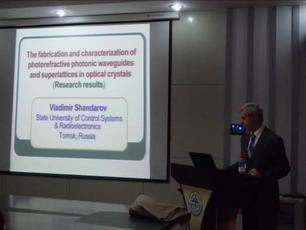 Китай, В. Шандаров выступает с докладом на научном семинаре в Шэньдунском университете 