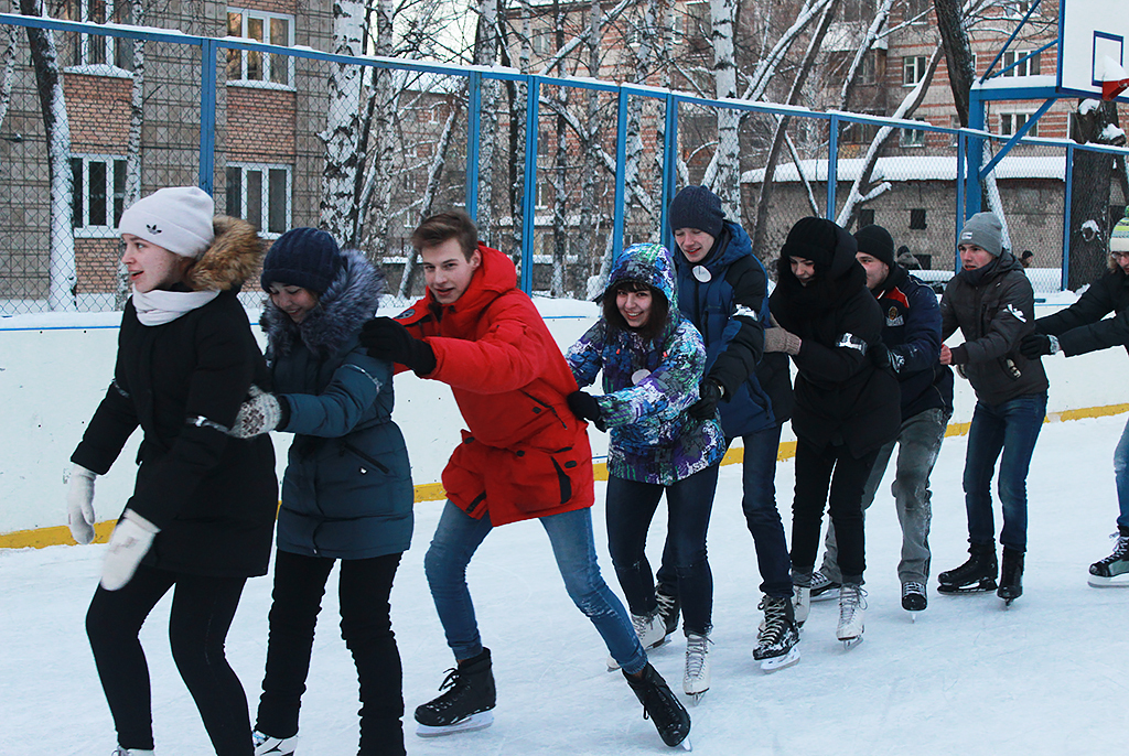 В ТУСУРе состоялось первенство по катанию на коньках «Зима близко…»